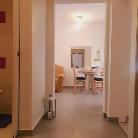 Daire Apartman Donatella Karpinjan