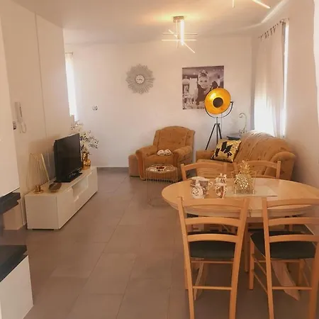 Apartman Donatella Karpinjan